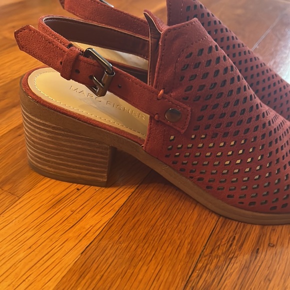 Marc Fisher open toe sling back block heel shoes in rust red size 7.5 - Picture 8 of 8